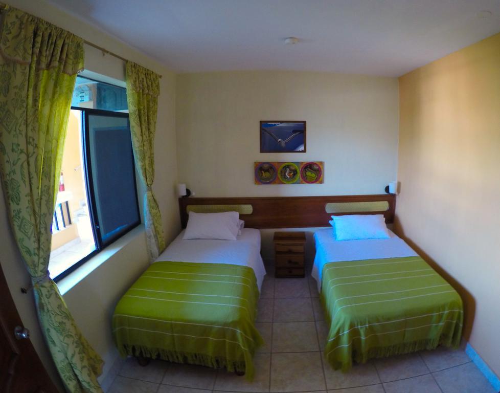 Dolphin House Hotel Puerto Baquerizo Moreno Exterior foto